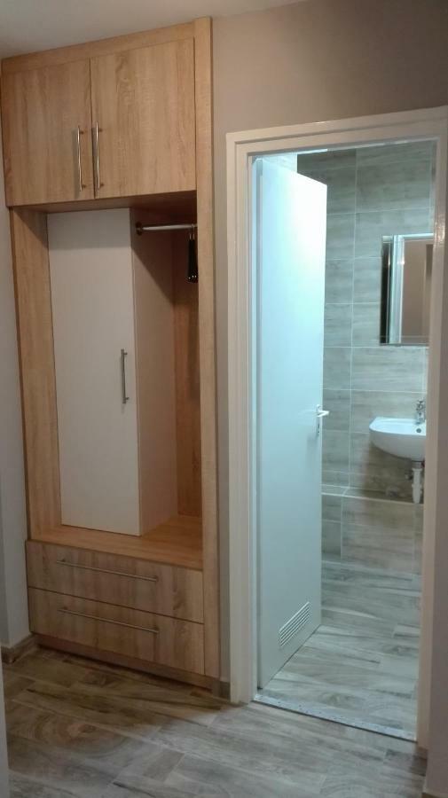 Baross Apartman Kaposvar Luaran gambar